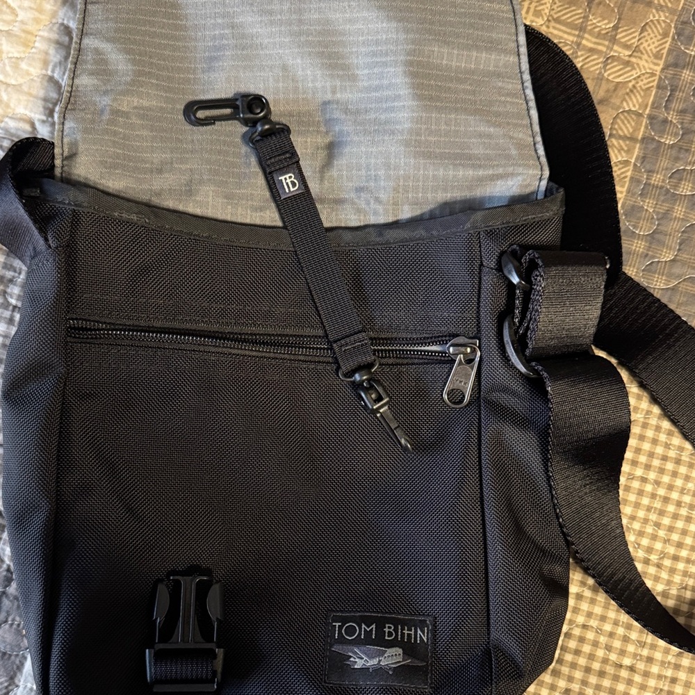 Tom Bihn Small Cafe Crossbody black/mountain - Picture 6 of 6